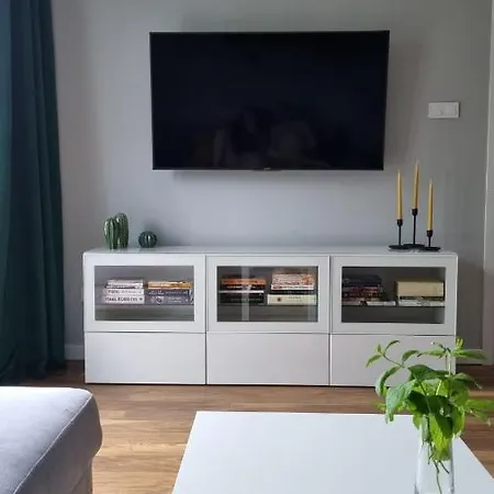 Apartament Z Zolta Osmiornica شقة